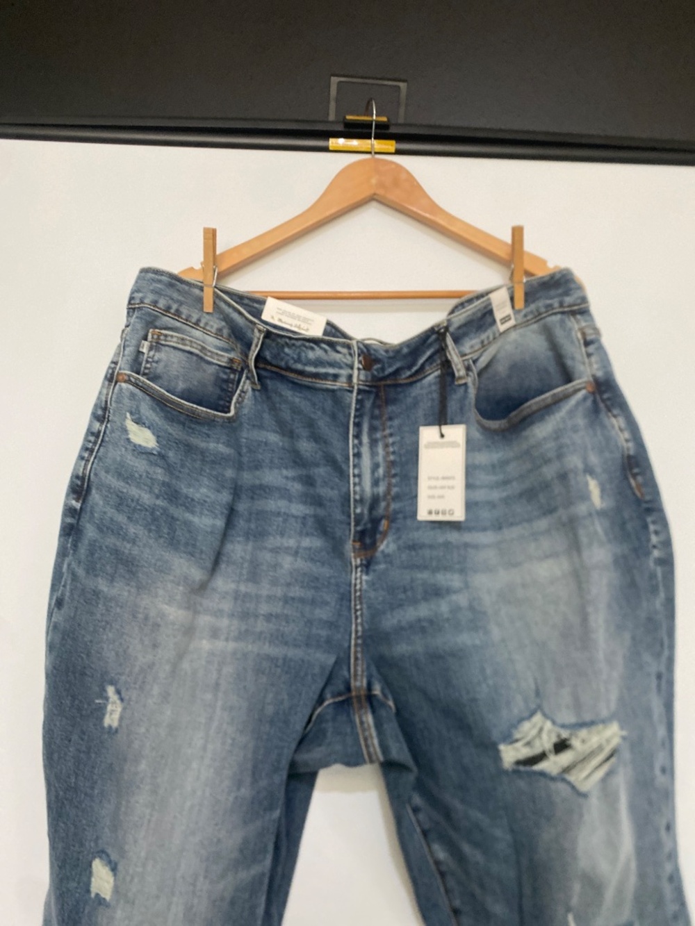 Judy Blue 24W High Rise Destroyed Slim Fit Jeans - Picture 4 of 12